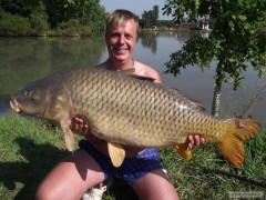 Kliknutím fotografii zvětšíte kapr 103cm 21kg