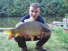 Kliknutím fotografii zvětšíte Kaďas a jeho Kapr 69cm