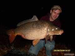 Kliknutím fotografii zvětšíte kapr 16kg 95 cm svazovka podzim.
