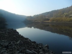 Kliknutím fotografii zvětšíte nad jezem na Jistci