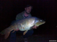 Kliknutím fotografii zvětšíte Kapr 82cm 9kg, po vytření.