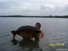Kliknutím fotografii zvětšíte kapr 92cm,22kg,na šupináče krasavec