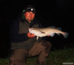 Kliknutím fotografii zvětšíte nocna rybacka na mori - treska