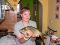 Kliknutím fotografii zvětšíte kapr 42cm