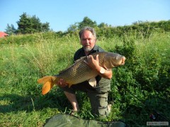 Kliknutím fotografii zvětšíte Kapr 107cm a 24,45kg