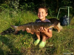 Kliknutím fotografii zvětšíte Fanoušek a jeho amur 67 cm