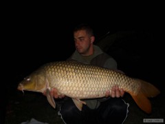 Kliknutím fotografii zvětšíte Kapr 83 cm 9 kg