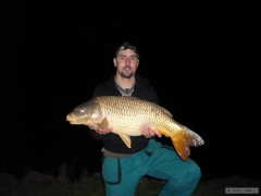Kliknutím fotografii zvětšíte kapr 80cm a 9 kg