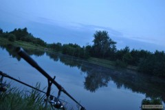 Kliknutím fotografii zvětšíte čekání na záběr-boilies.