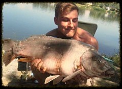 Kliknutím fotografii zvětšíte První pořádný kapr 16kg