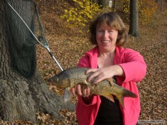 Kliknutím fotografii zvětšíte MANŽELKA A KAPŘÍK 56 CM