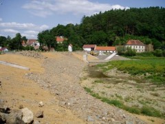 Oprava hr�ze rybn�ka Labu�