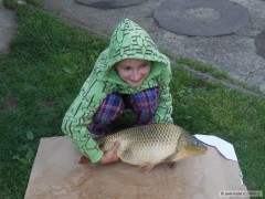 Kliknutím fotografii zvětšíte můj největší kapr 62 cm
