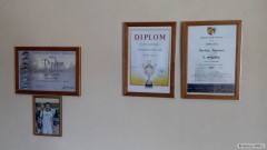 Kliknutím fotografii zvětšíte diplomy