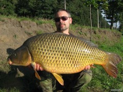 Kliknutím fotografii zvětšíte šupík 83 cm a 14,6 kg