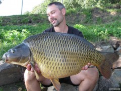 Kliknutím fotografii zvětšíte šupík 81 cm a 16 kg