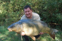 Kliknutím fotografii zvětšíte kaprík 84cm, z tečúcej vody
